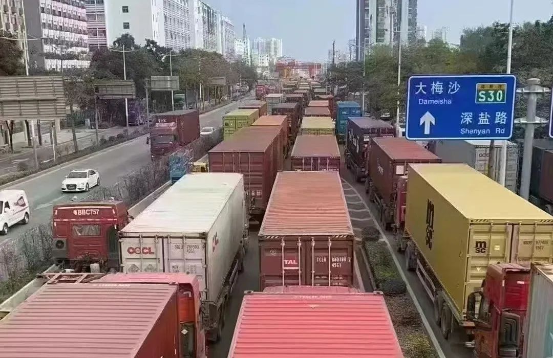 春節(jié)臨近爆艙甩柜、海運(yùn)拖車運(yùn)費(fèi)暴漲_為什么拖車價(jià)格年底總是漲價(jià)?